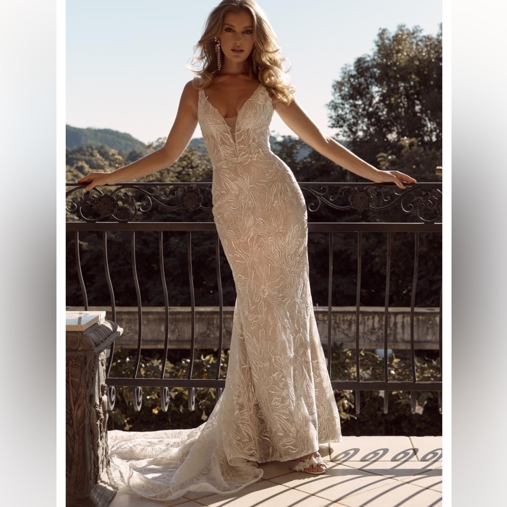 Madi lane Bailey wedding dress